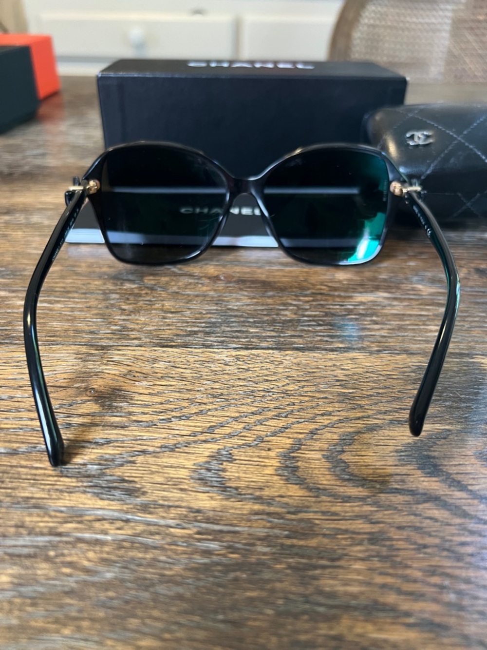 CHANEL Black Oversized Cat-Eye Sunglasses - Picture 4 of 10